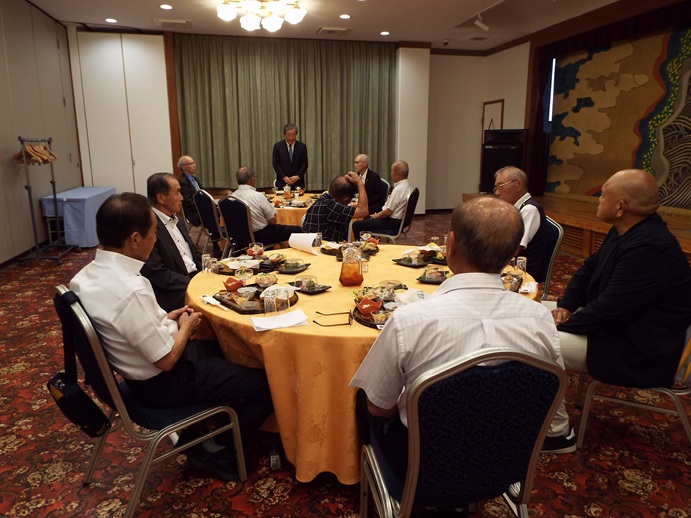 鹿屋市議会OBの皆様と懇談会の写真