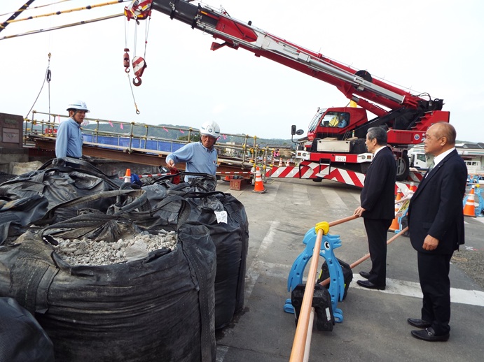 現場視察の写真