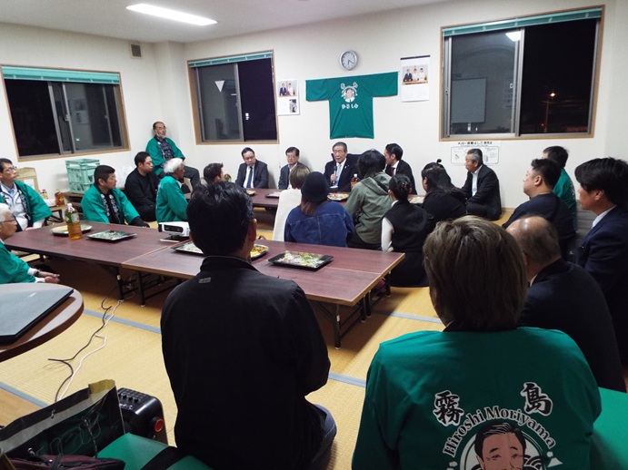 霧島地区後援会の皆様と懇談会の写真