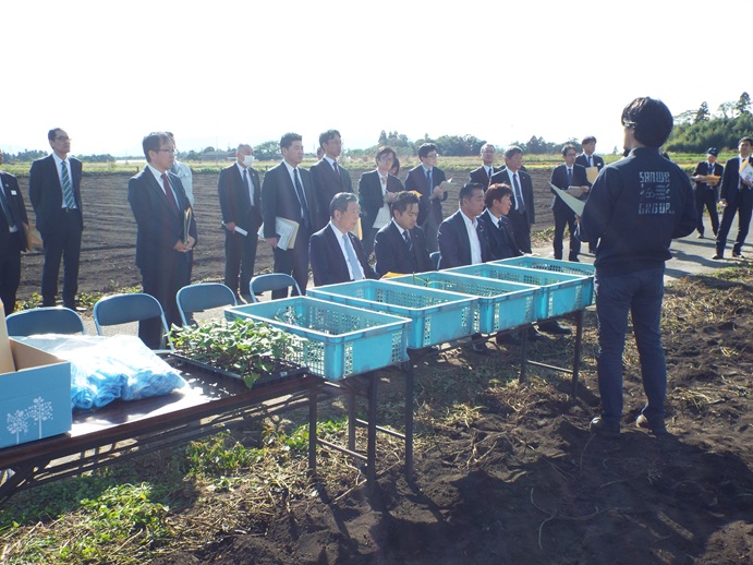 自民党野菜・果樹・畑作物対策委員会視察・意見交換会の写真