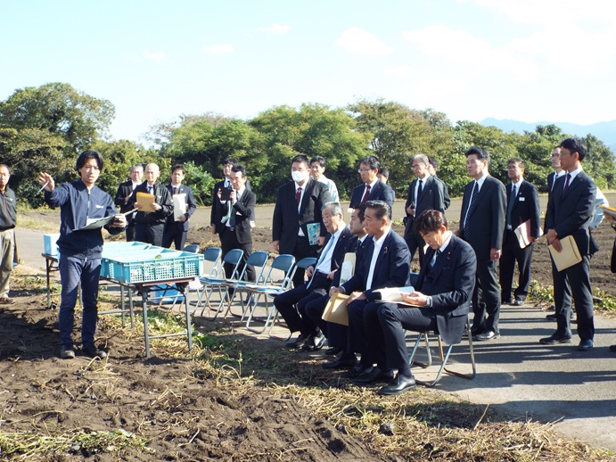自民党野菜・果樹・畑作物対策委員会視察・意見交換会の写真