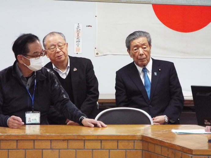 姶良中央成牛競り市　視察の写真