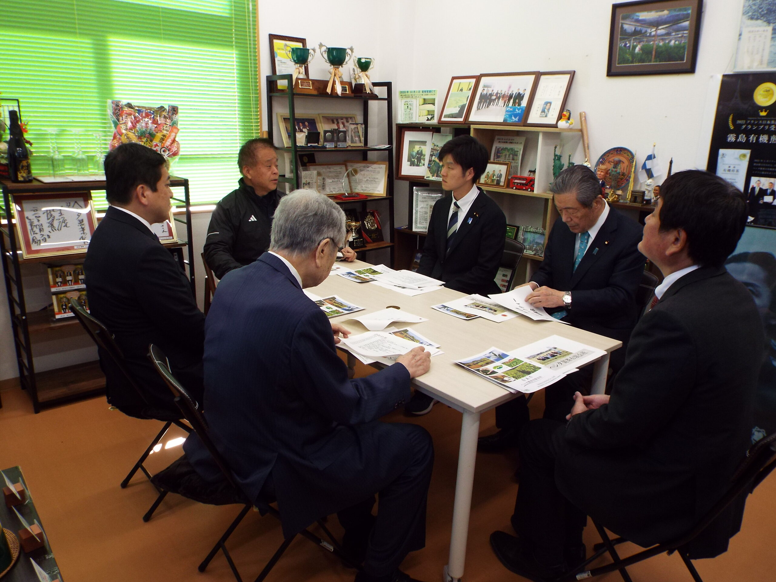 鈴木農水大臣視察同行の写真