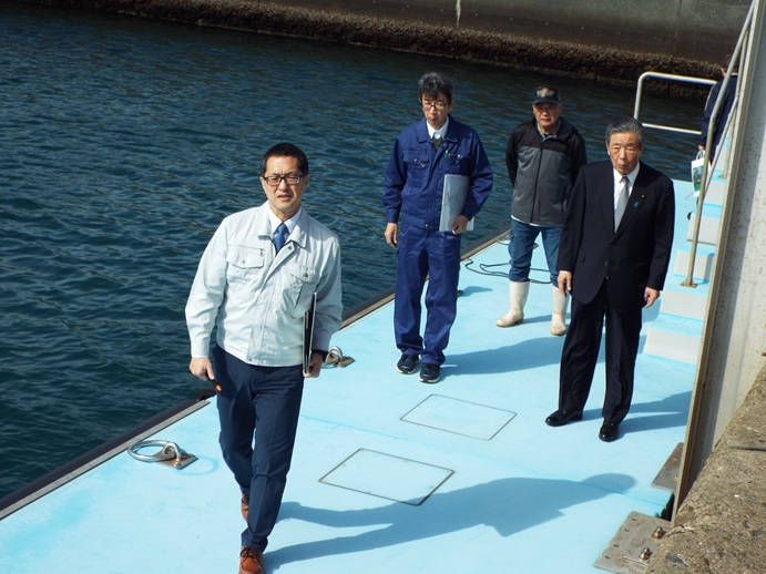 現場視察の写真